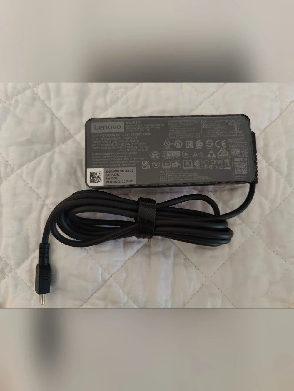 Lenovo - USB-C 65W Standard AC Adapter GX20P92530 - Black
